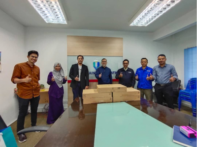 Notebook Concession Events between Cyber Security Malaysia and Centre for Mathematical Sciences, Universiti Malaysia Pahang